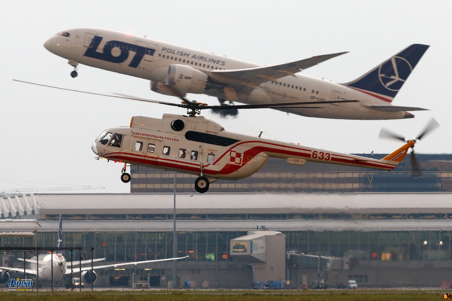 Poland Air Force 🇵🇱 - Mil Mi-8P (633)